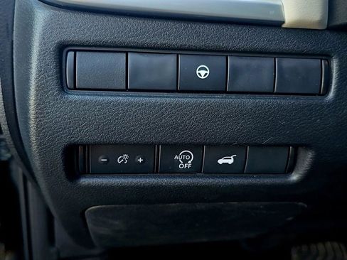 Used 2025 Nissan Rogue SV FWD image 14