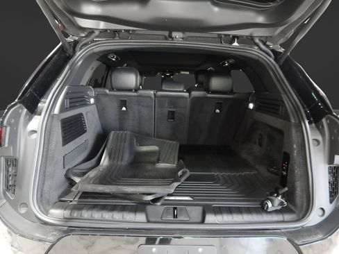 Used 2023 Land Rover Range Rover Sport SE Dynamic image 7