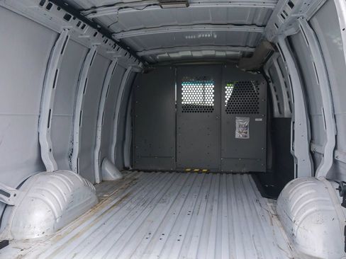 Used 2008 Chevrolet Express 2500 RWD image 19