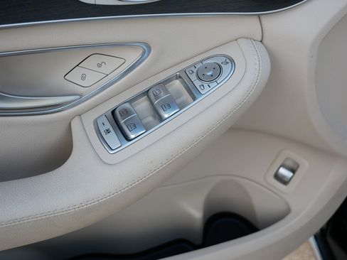 Used 2019 Mercedes-Benz C 300 4MATIC Sedan image 19