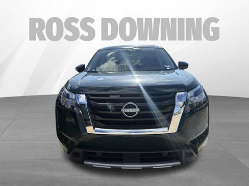 Used 2025 Nissan Pathfinder SL FWD image 2