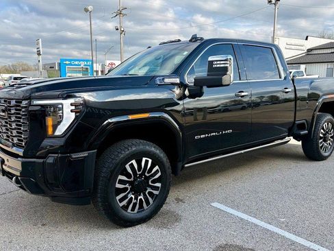 Used 2025 GMC Sierra 2500 Denali Ultimate w/ Max Trailering Package image 8