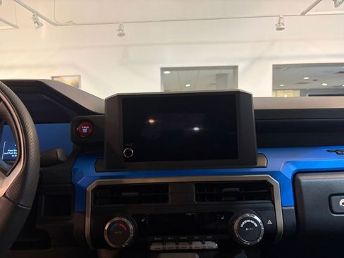 Used 2025 Toyota Tacoma TRD Off-Road image 18