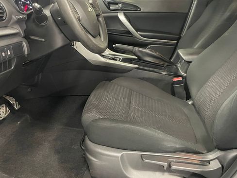 Used 2022 Mitsubishi Eclipse Cross LE image 11