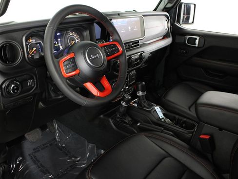 Used 2024 Jeep Gladiator Rubicon w/ Technology Group image 16