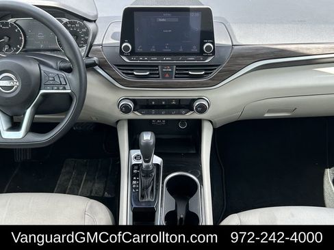 Used 2024 Nissan Altima 2.5 SV image 13