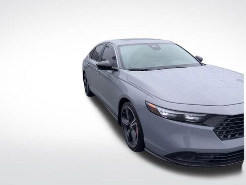 Used 2025 Honda Accord Sport image 12