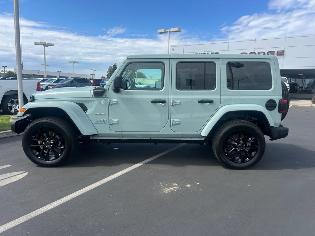 Used 2024 Jeep Wrangler Unlimited Sahara w/ Technology Group AWD/4WD image 24