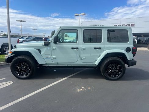 Used 2024 Jeep Wrangler Unlimited Sahara w/ Technology Group AWD/4WD image 24