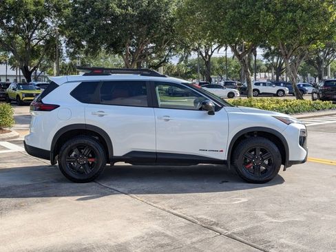 Certified 2025 Nissan Rogue SV image 4