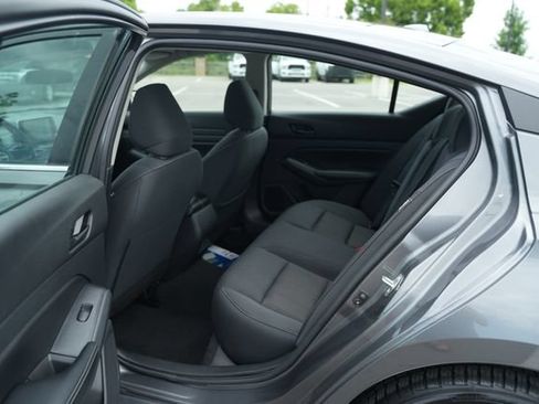 Used 2025 Nissan Altima 2.5 SV FWD image 15