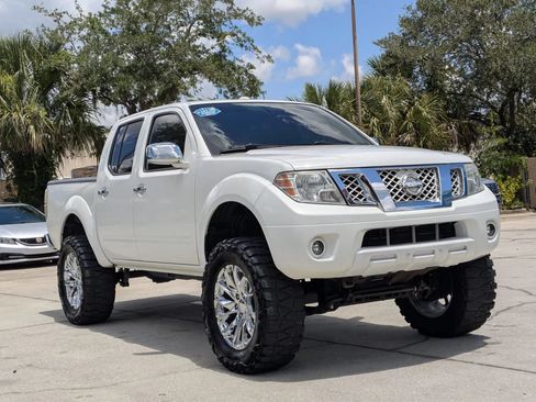 Used 2016 Nissan Frontier SV w/ SV Value Truck Package AWD/4WD image 4