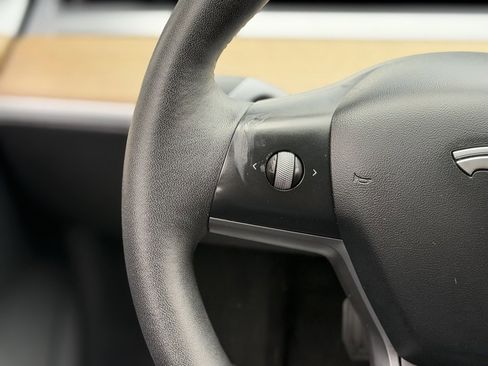 Used 2022 Tesla Model 3 Standard Range image 44