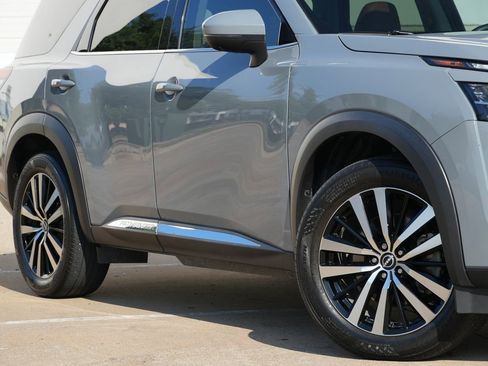 Used 2023 Nissan Pathfinder Platinum FWD image 20