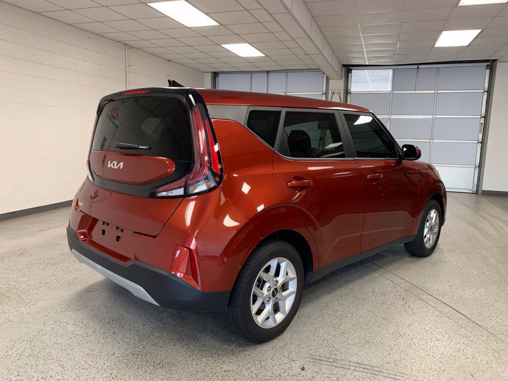 Used 2025 Kia Soul LX w/ LX Technology Package FWD image 4