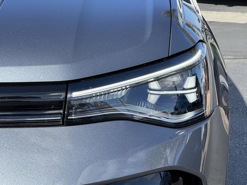 Used 2025 Volkswagen Taos SE image 6