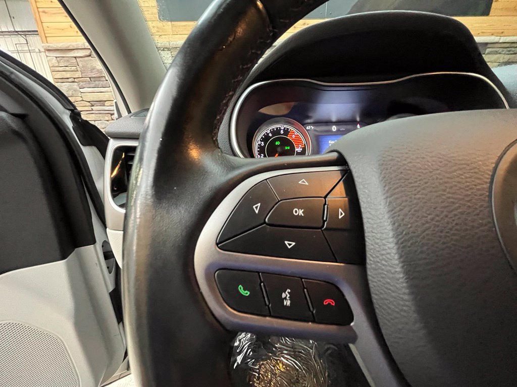 Used 2020 Jeep Cherokee Limited AWD/4WD image 32