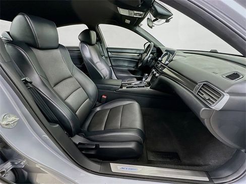 Used 2018 Honda Accord Sport image 5