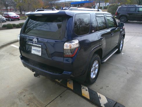 Used 2022 Toyota 4Runner SR5 Premium image 12
