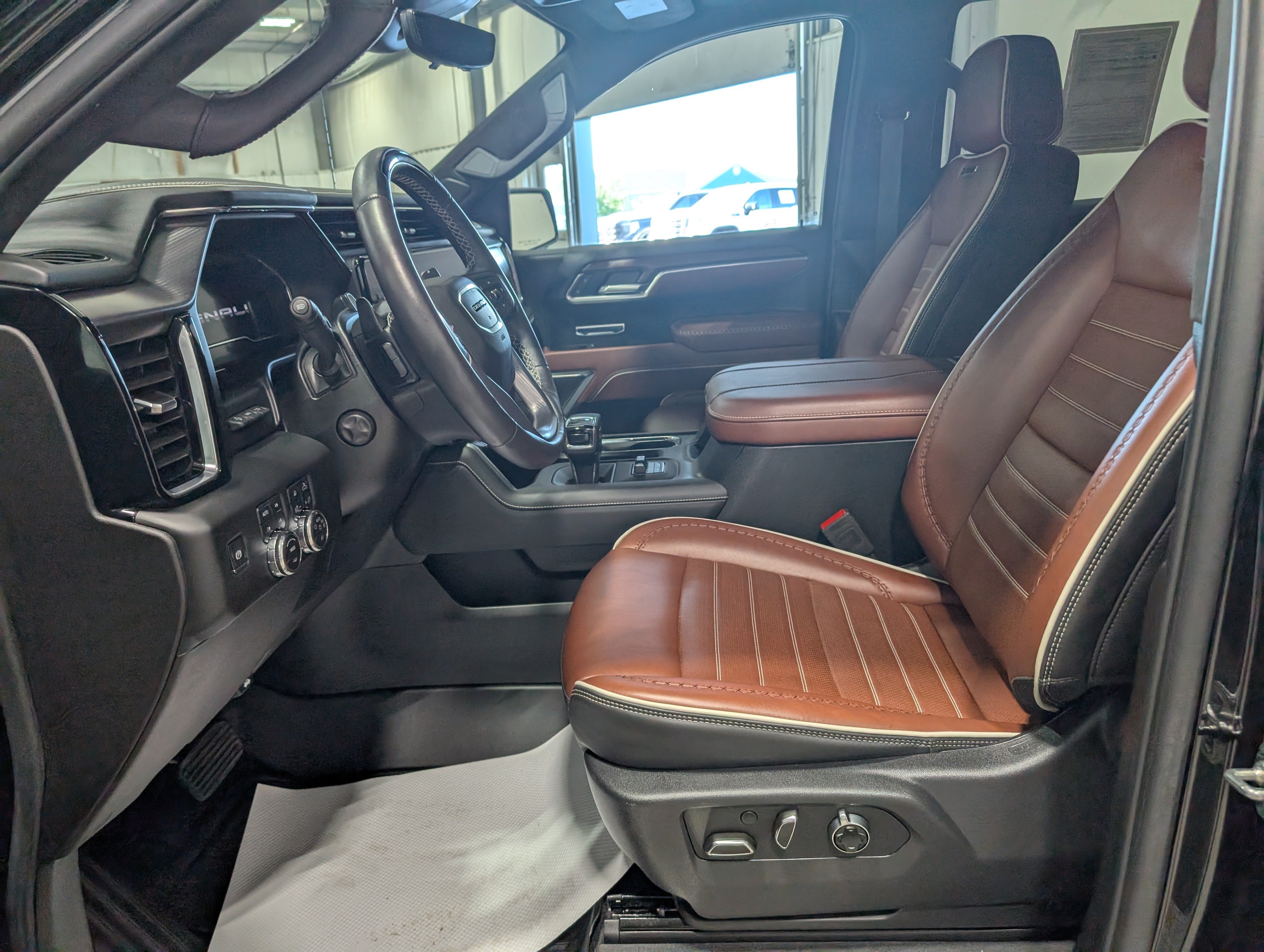 Used 2025 GMC Sierra 1500 Denali Ultimate AWD/4WD image 17