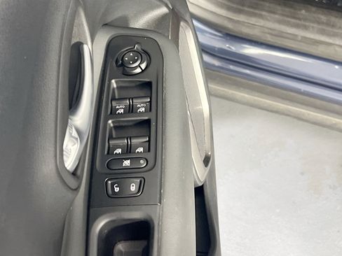 Used 2022 Jeep Renegade Latitude w/ Convenience Group AWD/4WD image 18