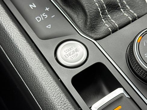 Used 2023 Volkswagen Atlas SEL Premium image 24