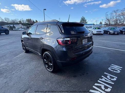 Used 2018 Jeep Compass Latitude AWD/4WD image 5