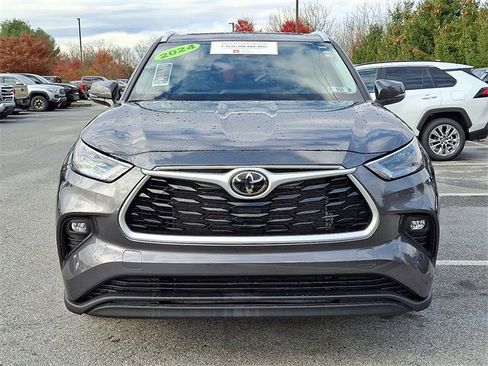 Certified 2024 Toyota Highlander XLE image 2