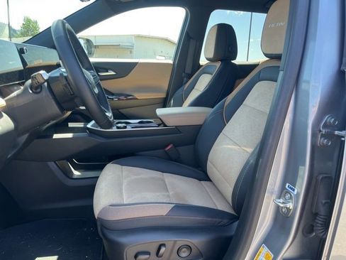 Used 2025 Chevrolet Equinox ACTIV w/ Safety and Technology Package AWD/4WD image 10