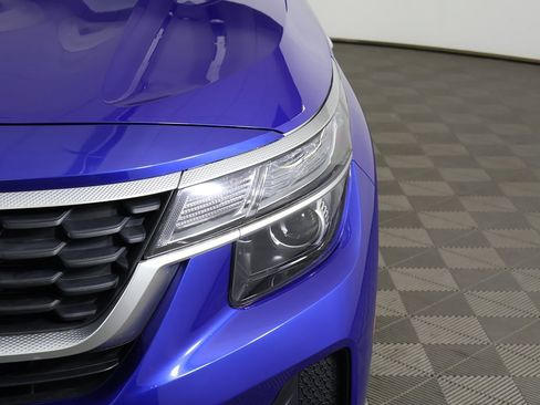 Used 2022 Kia Seltos LX image 12