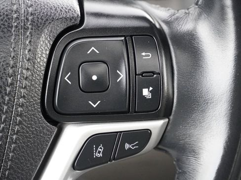 Used 2019 Toyota Highlander XLE image 32