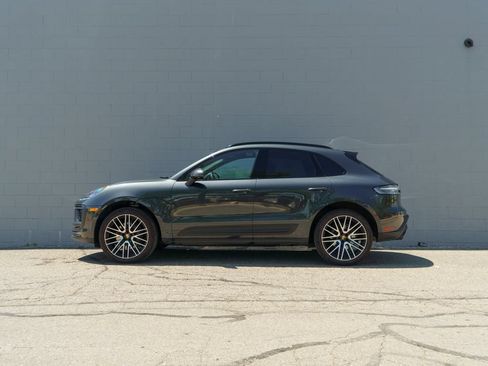 Certified 2026 Porsche Macan AWD/4WD image 2