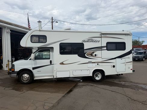 Used 2014 Chevrolet Express 4500 w/ RV Package RWD image 10