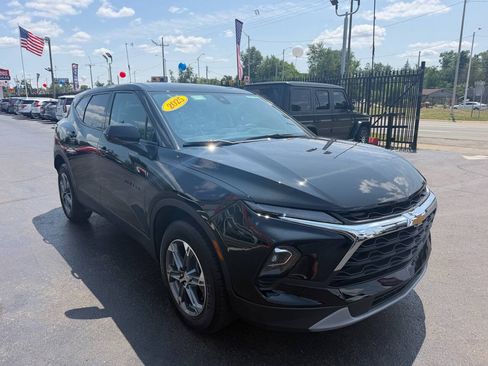 Used 2025 Chevrolet Blazer LT AWD/4WD image 3