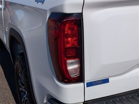 Used 2024 GMC Sierra 1500 SLE image 17