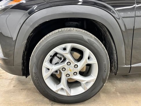 Used 2025 Chevrolet Trax LS w/ LS Convenience Package FWD image 9