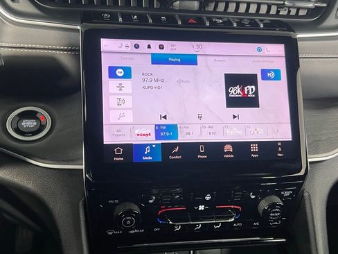 Used 2024 Jeep Grand Cherokee Limited image 18