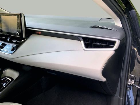 Used 2021 Toyota Corolla LE FWD image 19