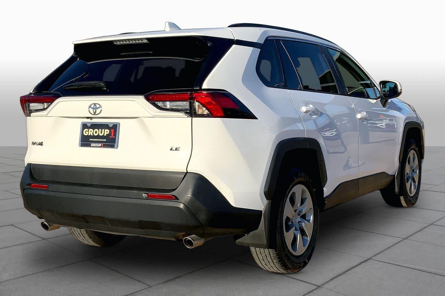 Used 2021 Toyota RAV4 LE FWD image 12