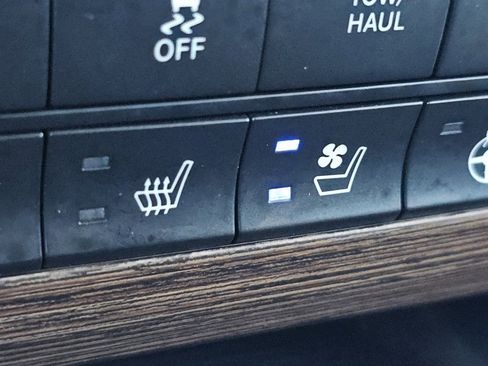 Used 2017 RAM 1500 Laramie image 13