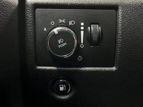 Used 2020 Jeep Grand Cherokee Limited w/ Luxury Group II AWD/4WD image 33