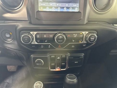 Used 2022 Jeep Gladiator Sport image 23