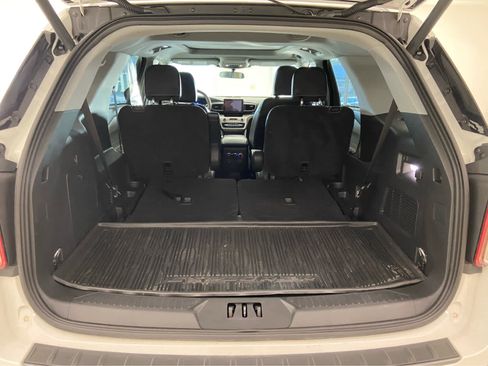 Used 2023 Ford Explorer XLT w/ Equipment Group 202A image 7