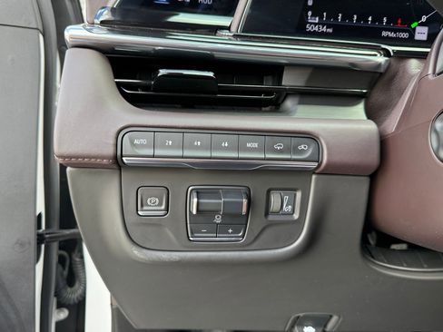 Used 2022 Cadillac Escalade ESV Sport Platinum image 35