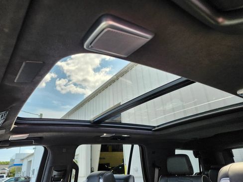 Used 2025 Cadillac Escalade V AWD/4WD image 19