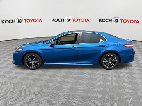 Used 2018 Toyota Camry SE w/ Moonroof Package FWD image 4