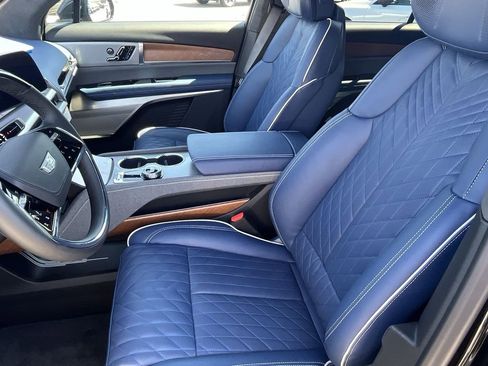 New 2026 Cadillac Vistiq Premium Luxury image 11