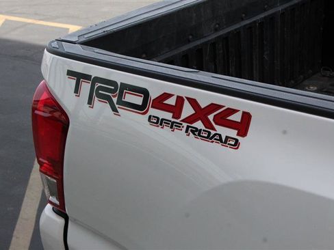 Used 2017 Toyota Tacoma TRD Off-Road image 25