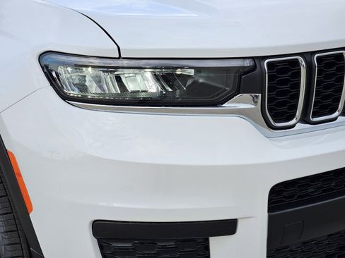 New 2025 Jeep Grand Cherokee L Laredo image 9