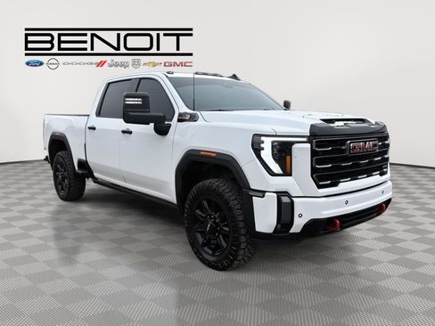 Used 2024 GMC Sierra 2500 AT4 w/ AT4 Premium Plus Package image 3